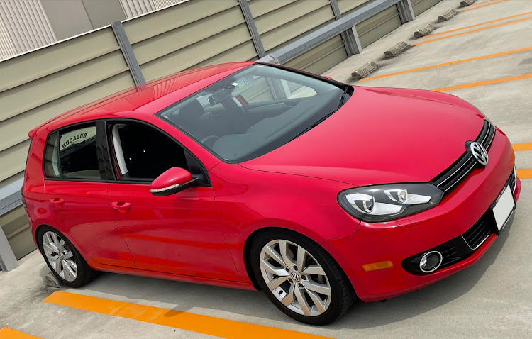 ゴルフ6 TSIのボンネットインシュレーター交換・塗装劣化・ゴルフ6・VWに関するカスタム事例の投稿画像1枚目