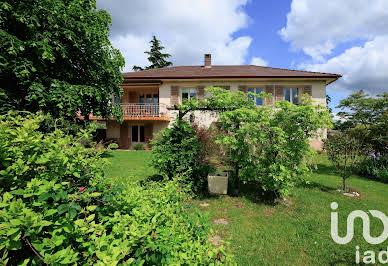 Maison avec piscine et terrasse 1