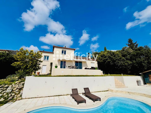 Villa with pool and terrace 3