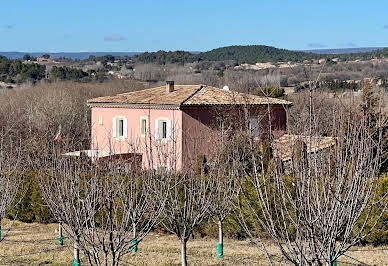 Maison contemporaine avec piscine et jardin 5