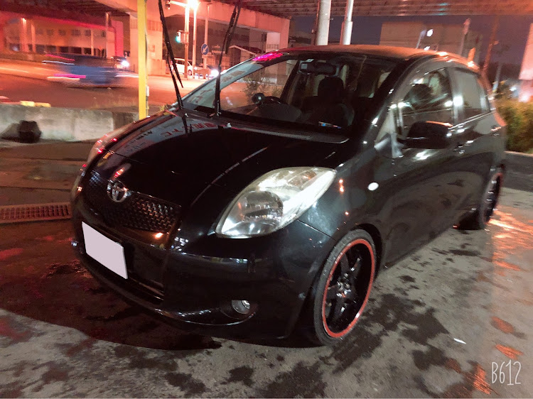 ヴィッツの洗車・車高調整に関するカスタム事例の投稿画像1枚目
