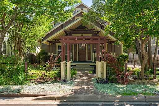 House with pool 2