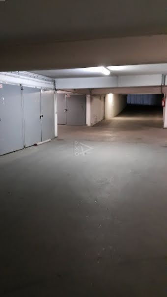 Vente parking  15 m² à Paris 18ème (75018), 19 500 €