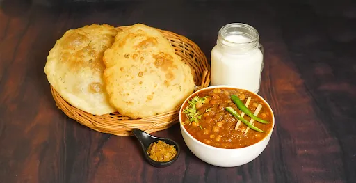 Amritsari Chole With Bhature