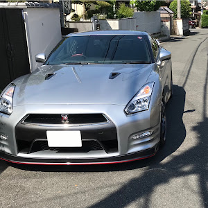 NISSAN GT-R