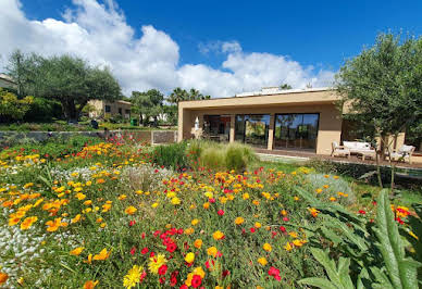 Villa avec piscine et terrasse 4