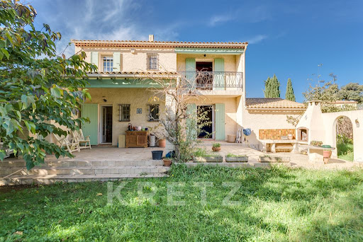 House with pool and terrace 4