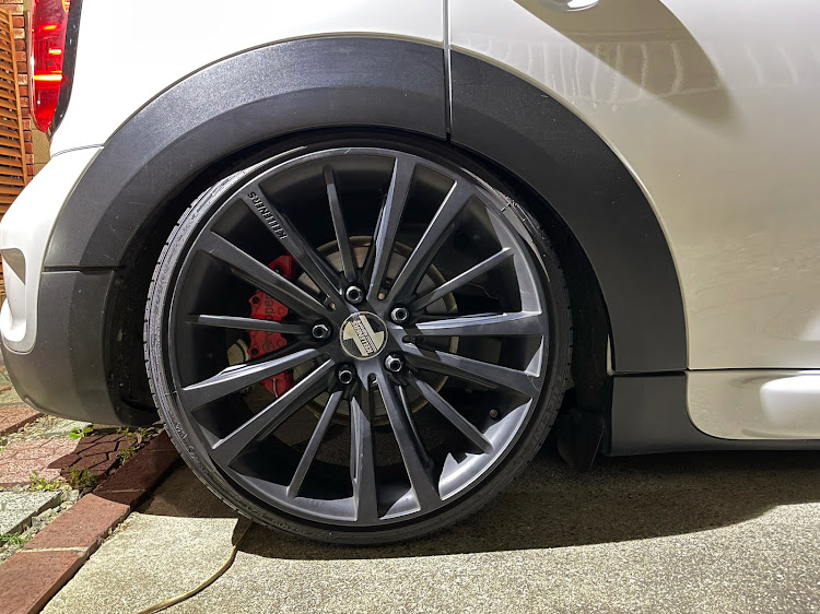 ミニ クロスオーバーのCROSSOVER・MINI R60・JCWホイール 18インチ・ケレナーズスポーツ ハンブルグ 19インチ・タイヤ入荷待ちに関するカスタム事例の投稿画像3枚目