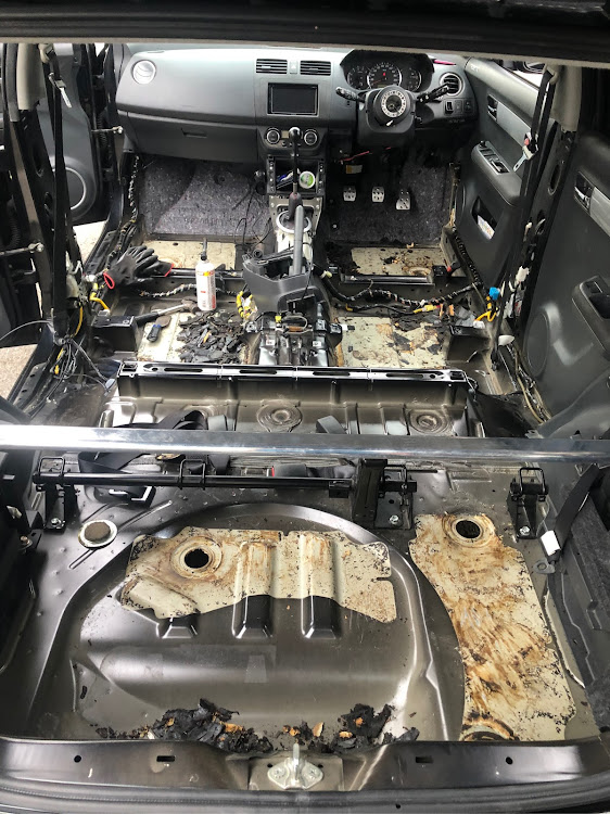 スイフトスポーツのzc31s・スイフトスポーツ・ピックアップ一度でも載ってみたいに関するカスタム事例の投稿画像2枚目
