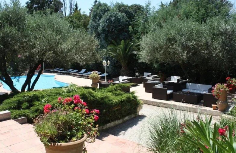 Vente hôtel  625 m² à Saint-Tropez (83990), 2 880 000 €