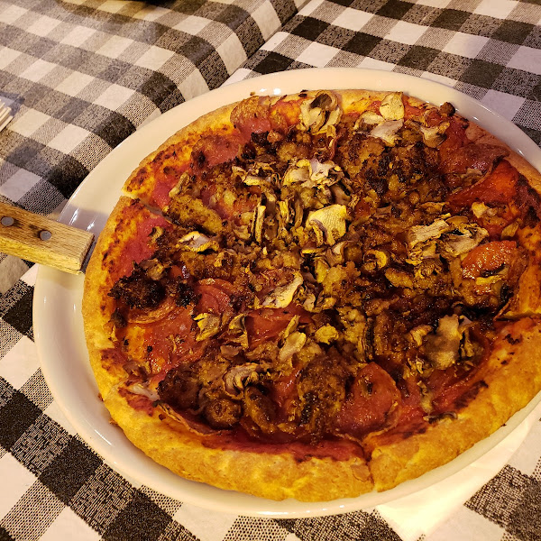 Gluten-Free Pizza at Windy City Pizza and BBQ