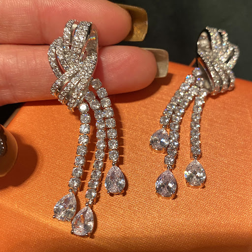 Title 4, Retro Style Bow Bends and Hitches Water Drop Ta...