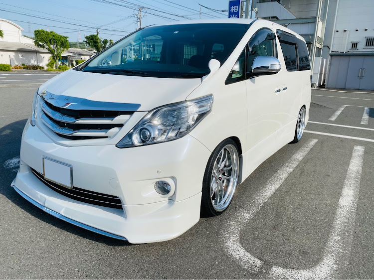 アルファードの洗車・アルヴェル好きと繋がりたい・シュアラスター・タイヤWAXに関するカスタム事例の投稿画像2枚目