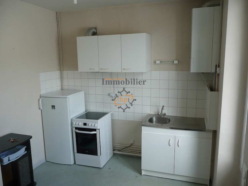 Location  appartement 2 pièces 64 m² à Saint-Affrique (12400), 393 €