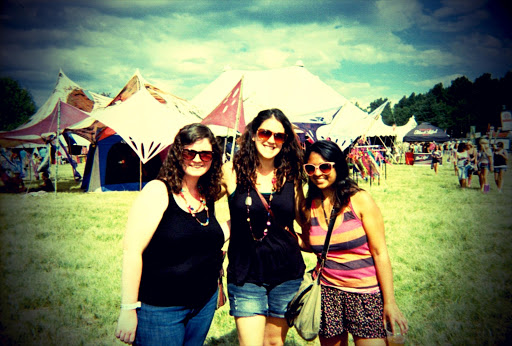 The farm in all its Splashy glory... with three beautiful girls in the picture.