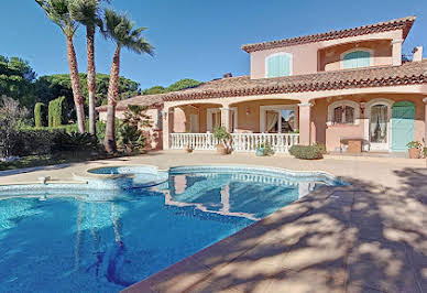 Villa with pool 8