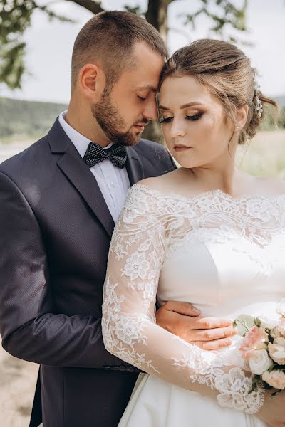 Fotografo di matrimoni Svіtlana Velichko (16fgmgg). Foto del 24 marzo 2020