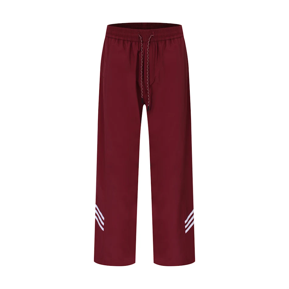 Muške prugaste ravne široke sportske i ležerne pantalone. Udobne i ležerne pantalone za sport i slobodno vreme.