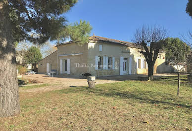 Maison avec piscine et terrasse 11