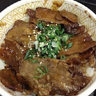 すき家SUKIYA日本平價牛丼(天母高島屋前店)