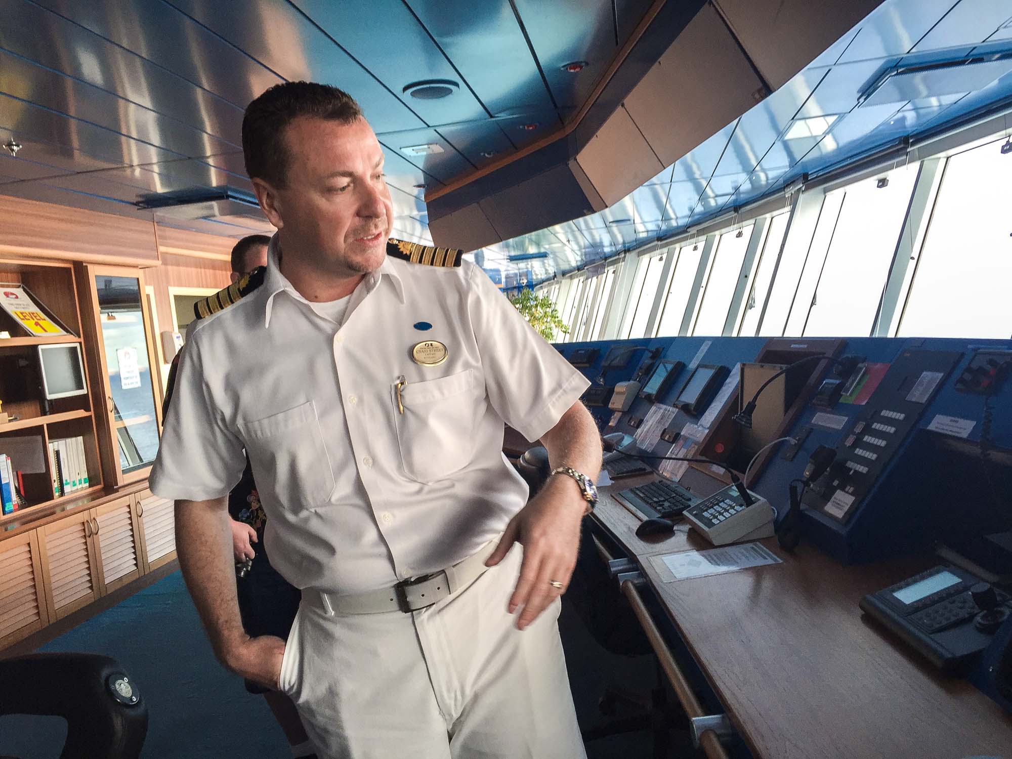 Капитан Крейг. Cruise ship Captain. Cruise ship Captain Vicent cofalca. Captain on the Bridge.