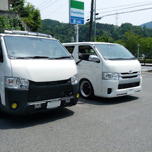 ハイエースバン TRH200V