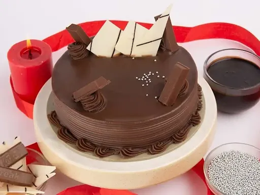 Eggless Chocolate KitKat Cake