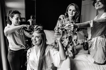 Fotógrafo de casamento Sergey Rzhevskiy (photorobot). Foto de 19 de setembro 2019