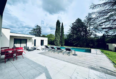 Maison avec piscine et terrasse 1