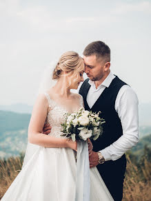 Fotógrafo de casamento Olga Sinoverska (synolya). Foto de 21 de outubro 2019