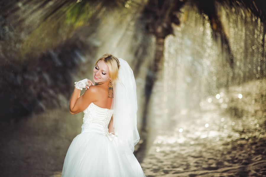 Fotógrafo de casamento Lyudmila Bordonos (tenerifefoto). Foto de 7 de outubro 2014