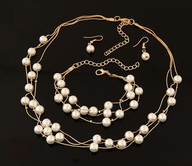 Ensemble trois pièces coréen mode, boucles d'oreilles et bracelet perles multicouches pour un style doux et élégant.