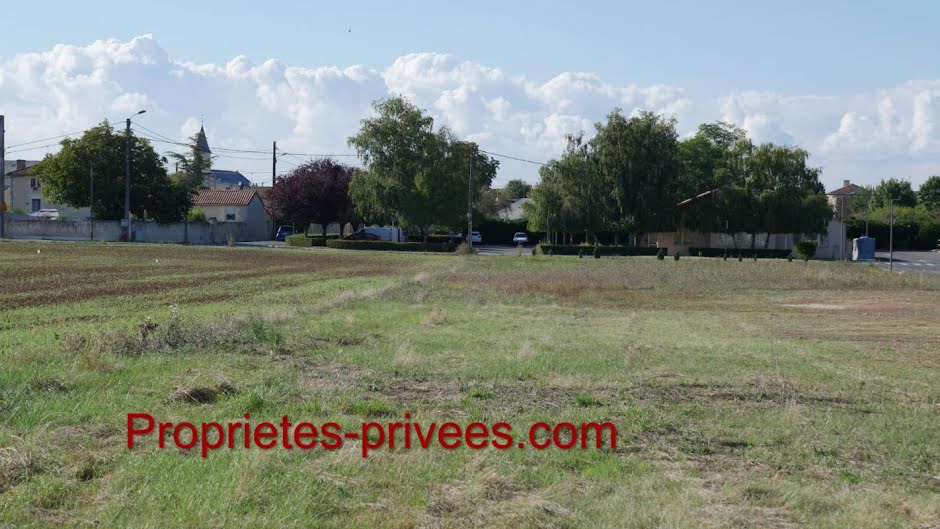 Vente terrain  458 m² à Chabournay (86380), 33 990 €