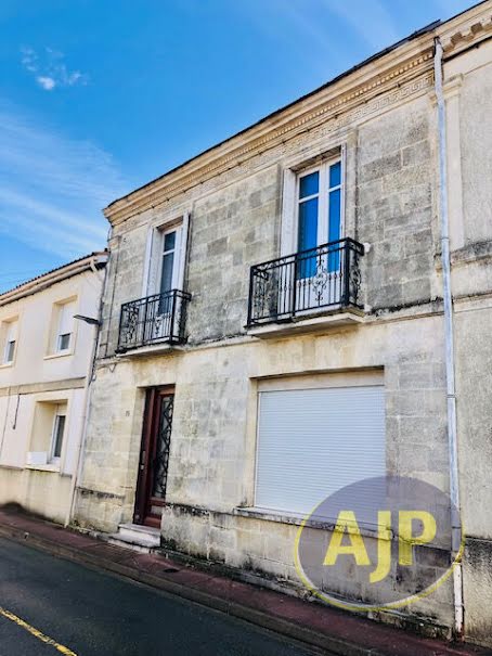 Vente maison 5 pièces 165 m² à Lesparre-Médoc (33340), 196 500 €