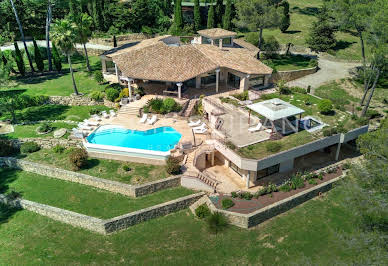 Villa with pool 10