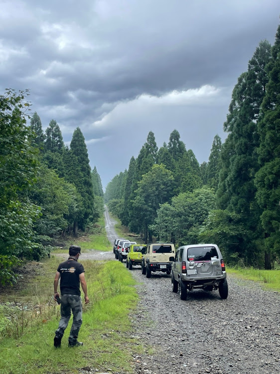 ジムニーのいつもイイネ&コメントありがとうございます🙇‍♂️・愉快な仲間達・林道ドライブに関するカスタム事例の投稿画像2枚目