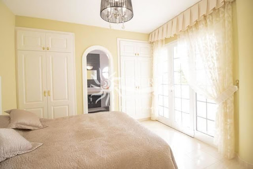 Villa avec piscine et terrasse 5