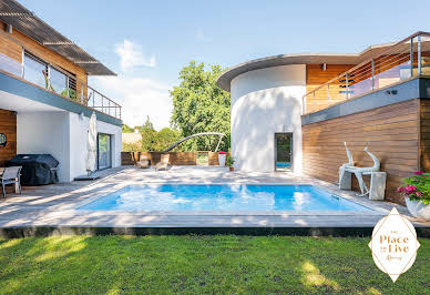 Seaside property with pool and garden 2