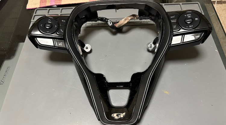 RAV4のステアリングSW加工・ハイグロスSW・グラージオ  Grazio&Co.・ツメ割れた・北海道に関するカスタム事例の投稿画像3枚目