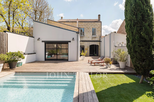 Swimming pool with wooden deck and garden - House purchase in Begles, 8 rooms, 5 bedrooms