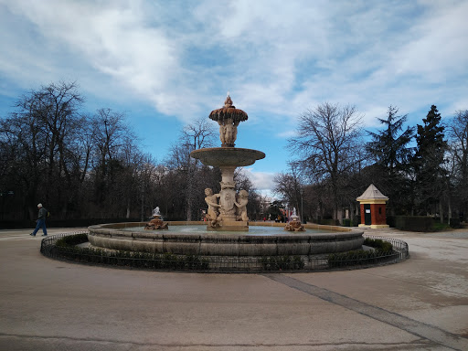 Fuente En El Paseo De Cuba