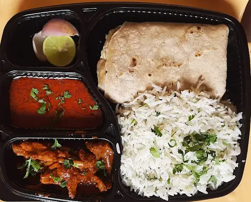 Gavran Chicken Sukka Thali