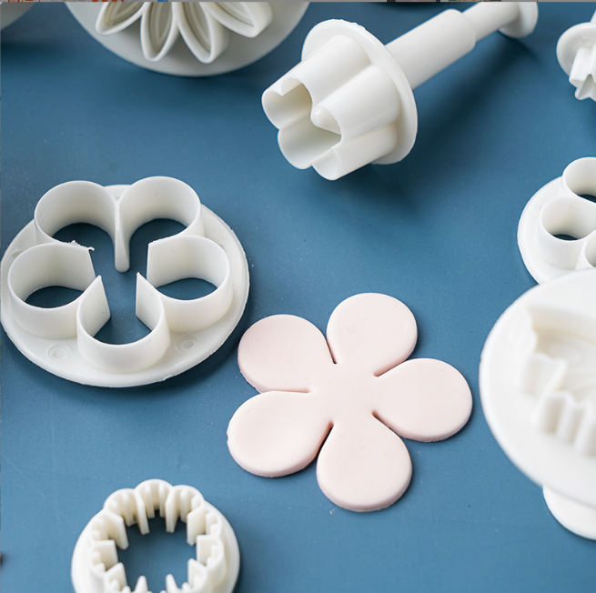 Kit complet de moules à gâteau en fondant avec marguerite et papillon, découpoirs en plastique pour la pâtisserie, parfait pour décorer.