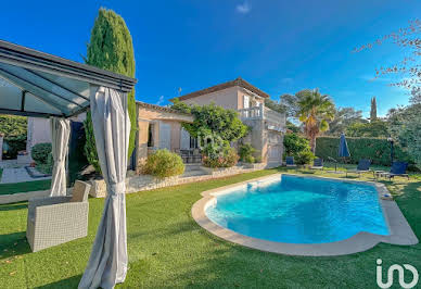 Maison avec piscine et terrasse 1