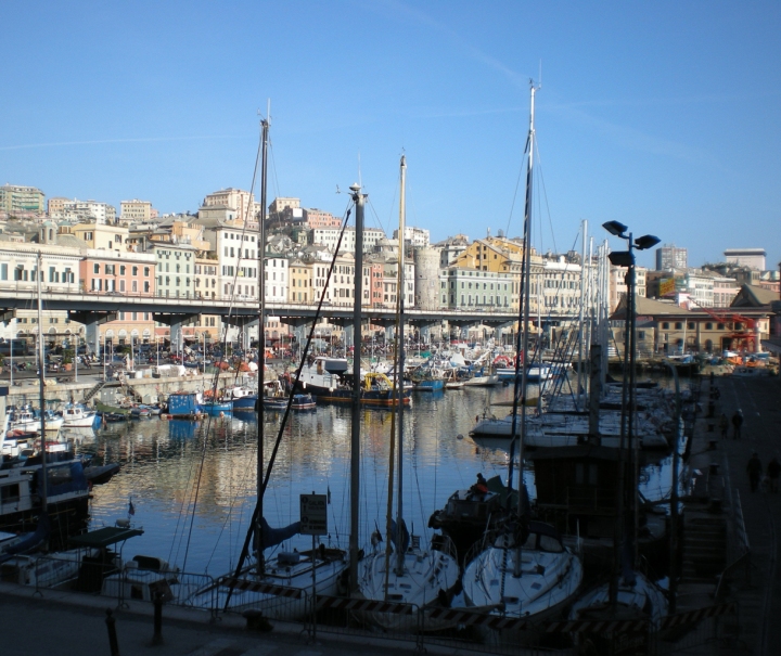 Quando la città abbraccia il mare di barlaste