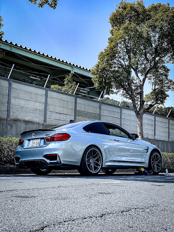 M4 クーペの春ですね・サスペンションメンテ・ガレージが欲しい・大黒PAに関するカスタム事例の投稿画像1枚目