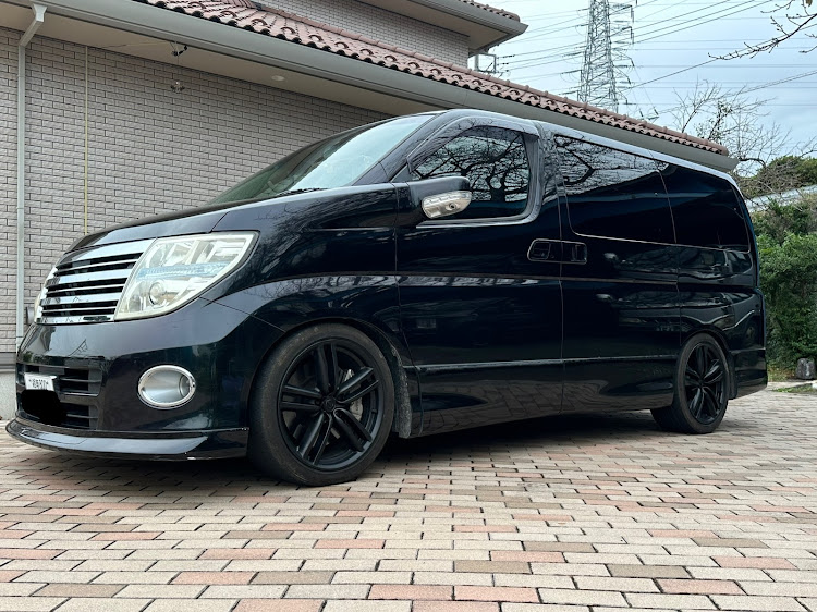 エルグランドのRSR車高調に関するカスタム事例の投稿画像1枚目