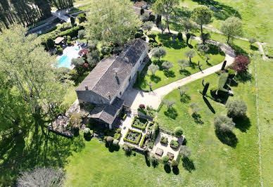 Maison avec piscine et terrasse 10