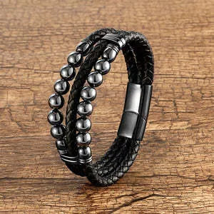 Bracelet homme en cuir, corde et perles, trois couches mode. Un accessoire de mode élégant et durable pour un look masculin et sophistiqué au quotidien.