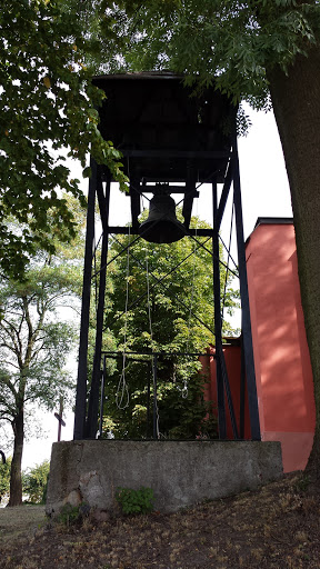 Dzwon Przed Kościołem Gardeja